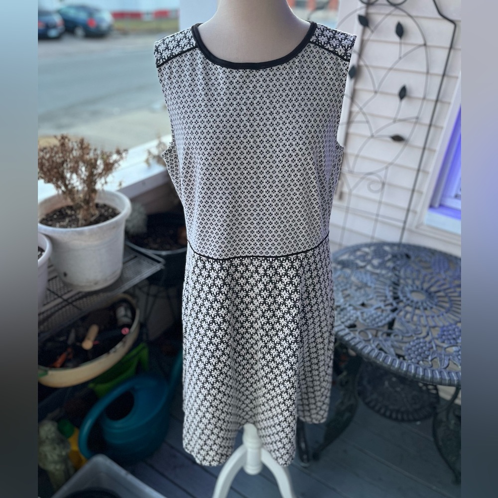 Ann Taylor LOFT Sleeveless Knit Dress 14 Cotton Blend Black White Workwear VGUC